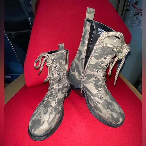 Camouflage Boots NWOT - Picture 4 of 7